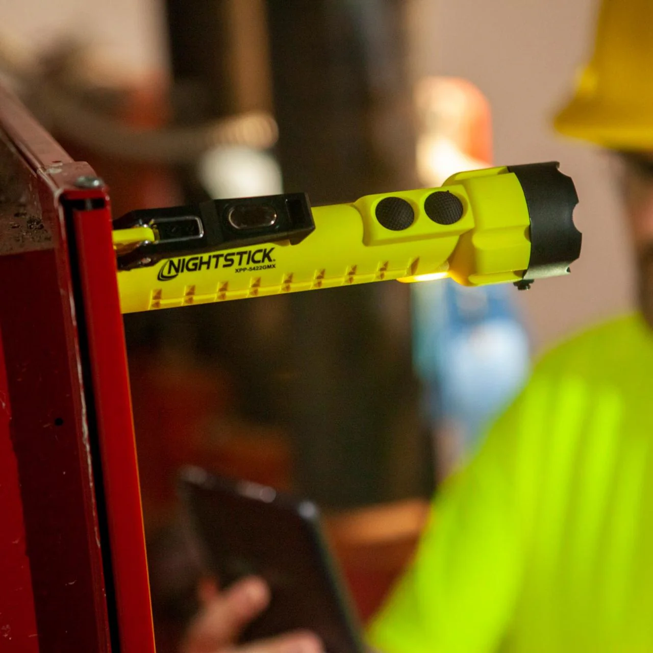 Nightstick Intrinsically Safe Dual-Light Flashlight w/Magnets - 3 AA (not included) - Green - UL913 - Image 7