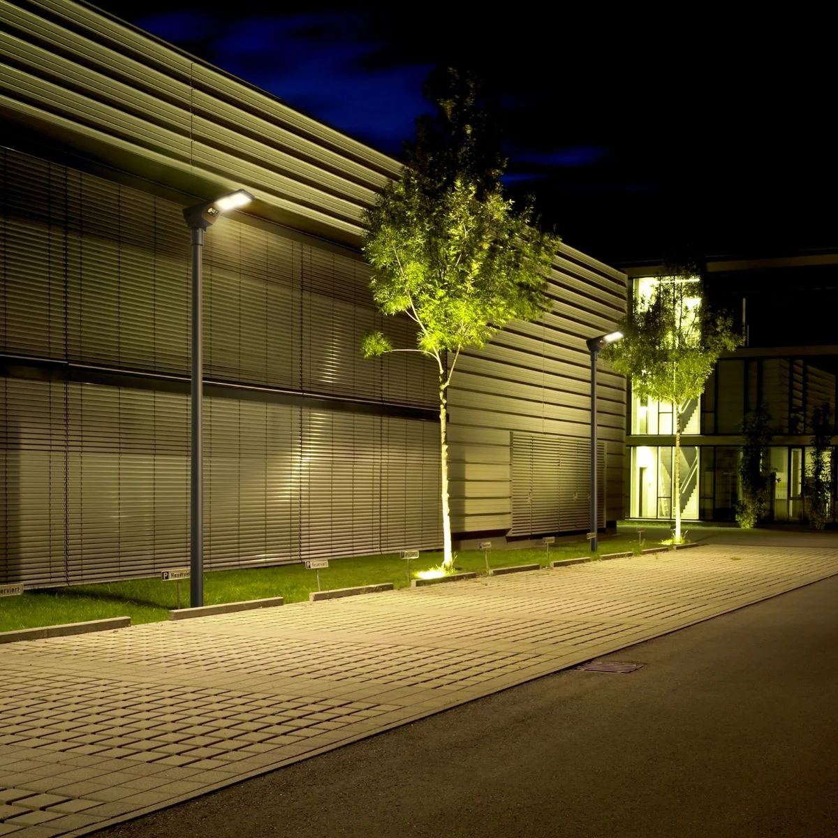 Solar LED Street Area Light - Wall or Pole Mount - 6000 Lumens - Dual Color Temperatures - LumeGen - Image 7